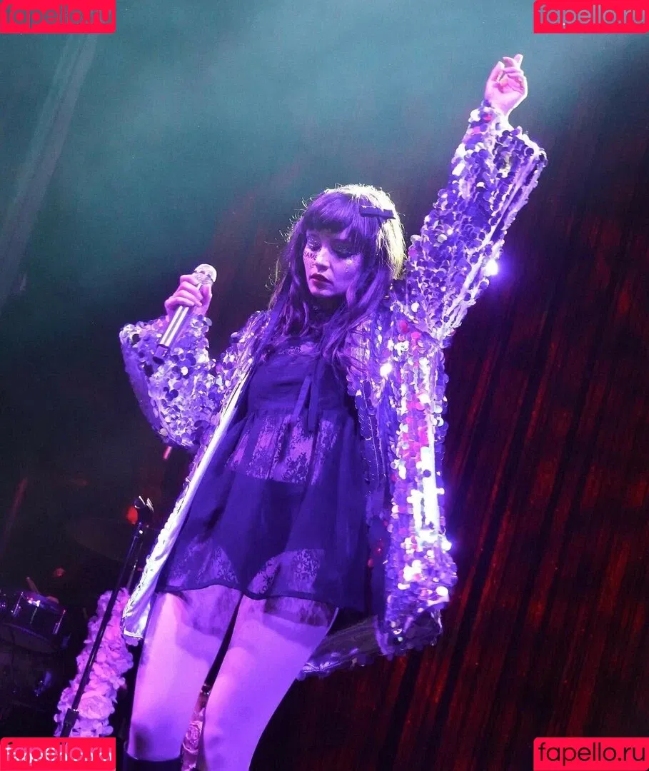 Lauren Mayberry Onlyfans Photo Gallery 