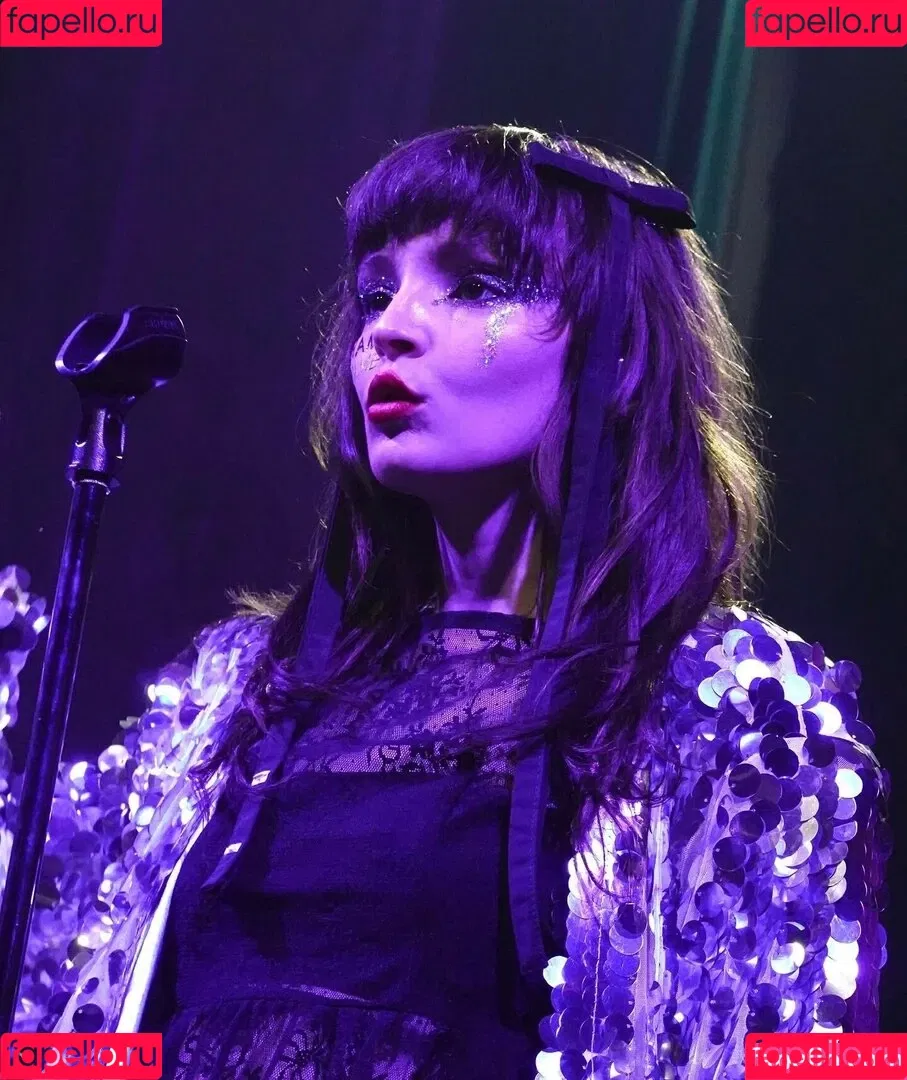 Lauren Mayberry Onlyfans Photo Gallery 