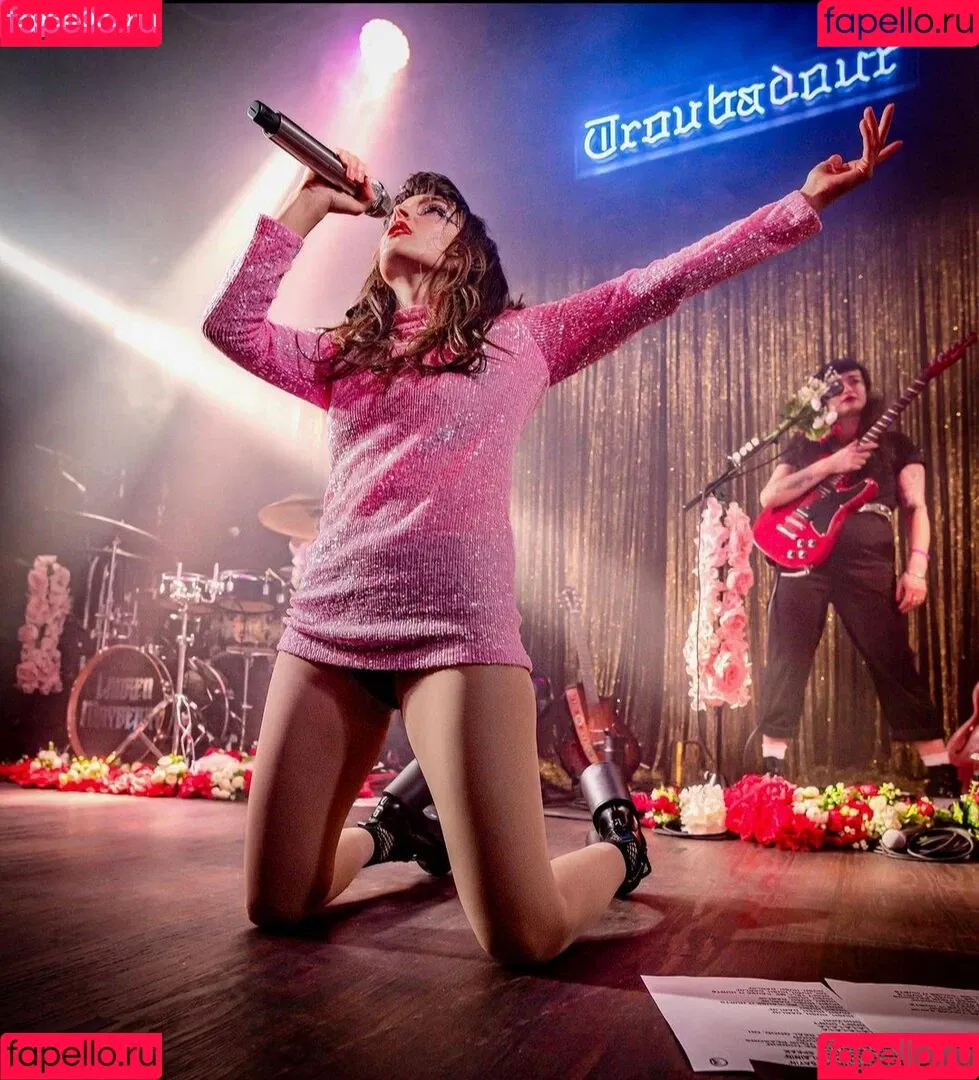 Lauren Mayberry Onlyfans Photo Gallery 