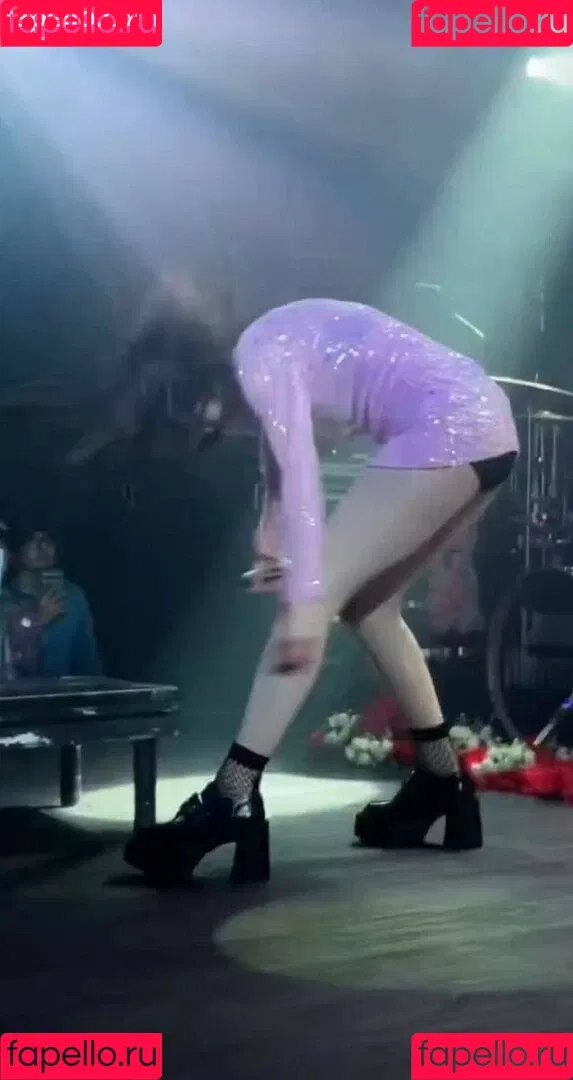 Lauren Mayberry Onlyfans Photo Gallery 