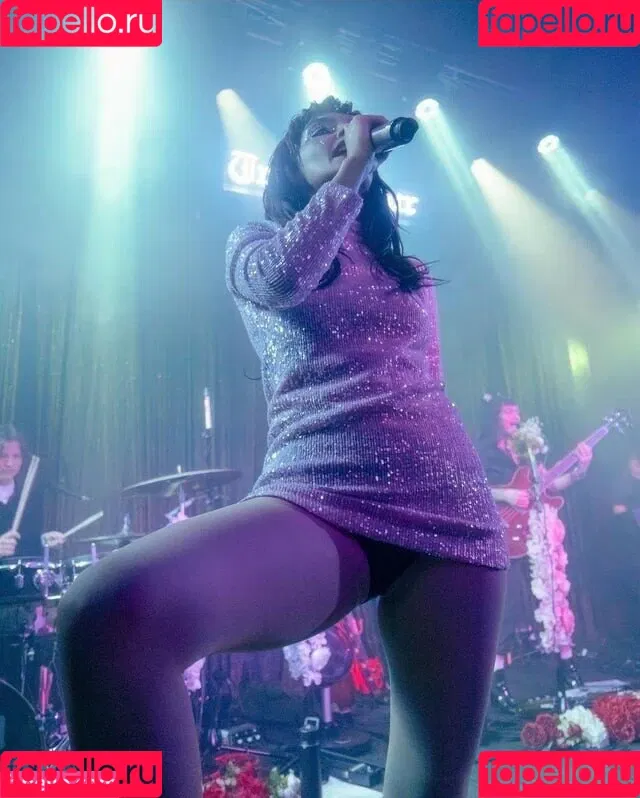 Lauren Mayberry Onlyfans Photo Gallery 