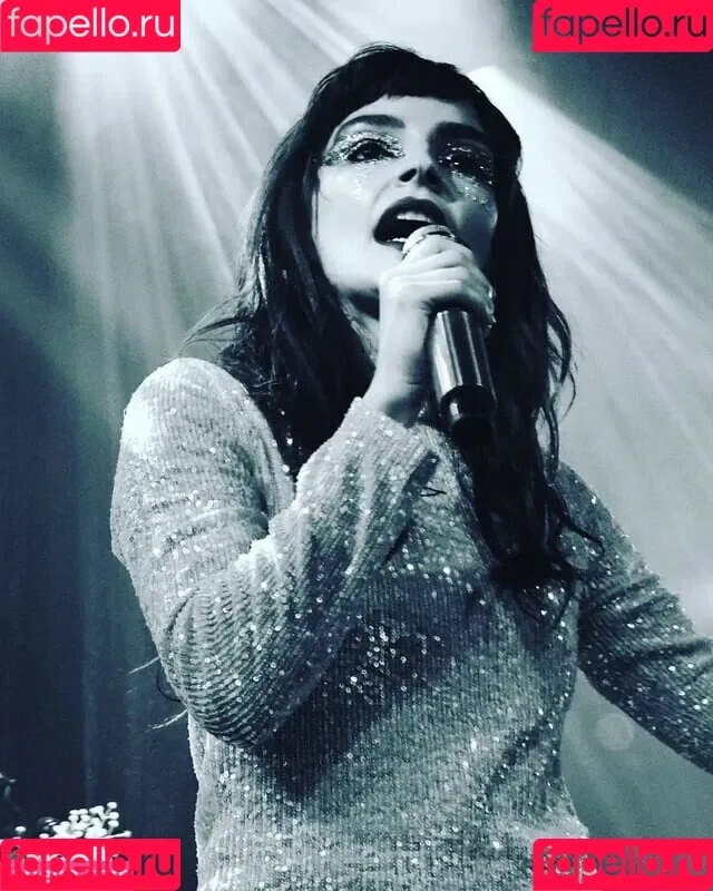 Lauren Mayberry Onlyfans Photo Gallery 