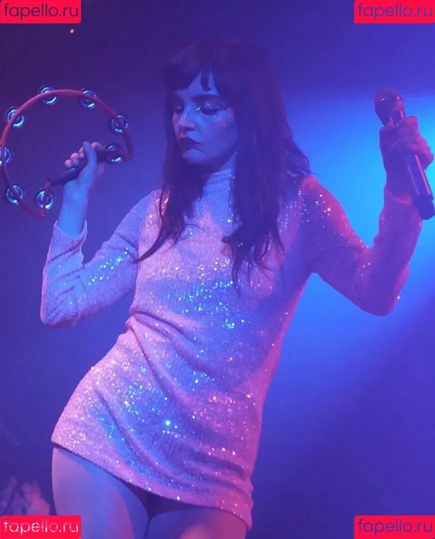 Lauren Mayberry Onlyfans Photo Gallery 