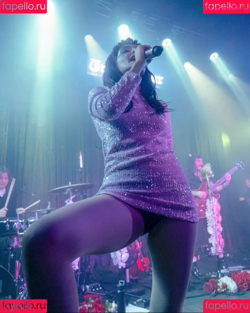 Lauren Mayberry Onlyfans Photo Gallery 