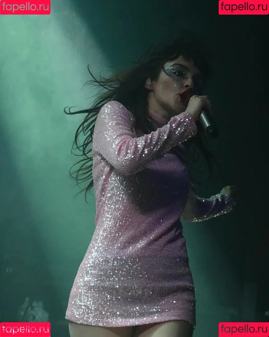 Lauren Mayberry Onlyfans Photo Gallery 