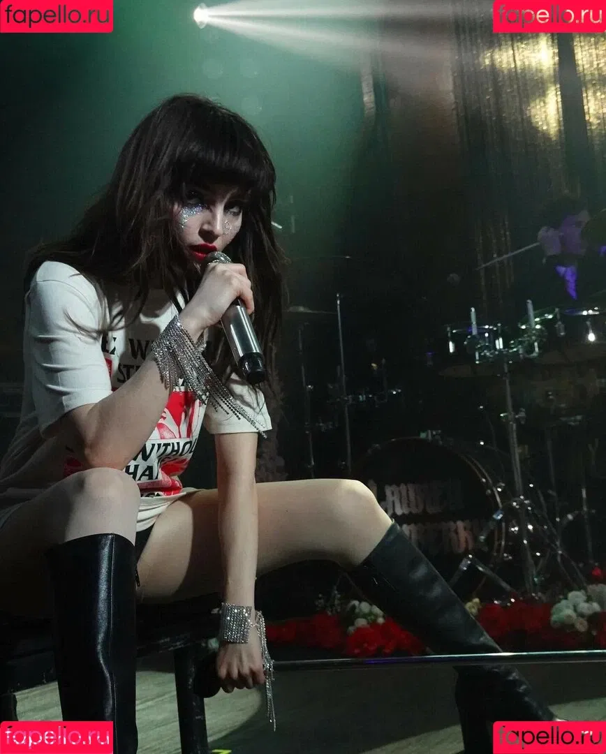 Lauren Mayberry Onlyfans Photo Gallery 