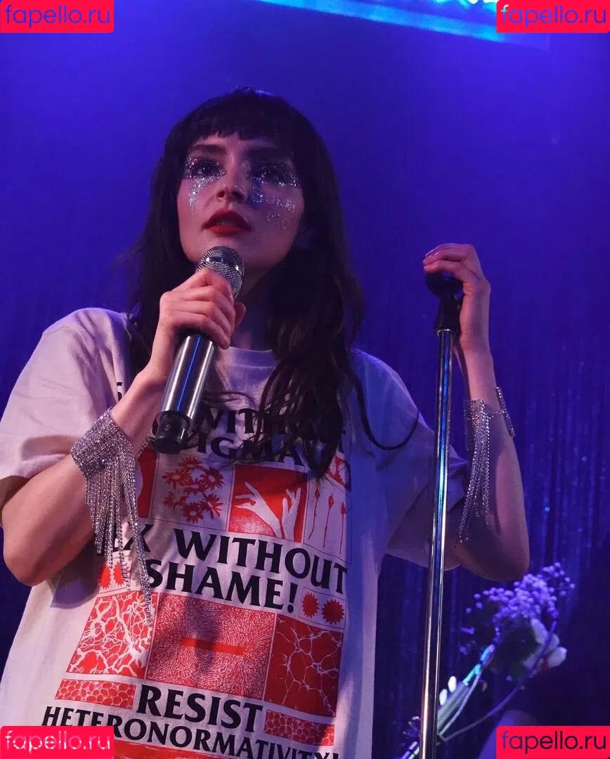 Lauren Mayberry Onlyfans Photo Gallery 