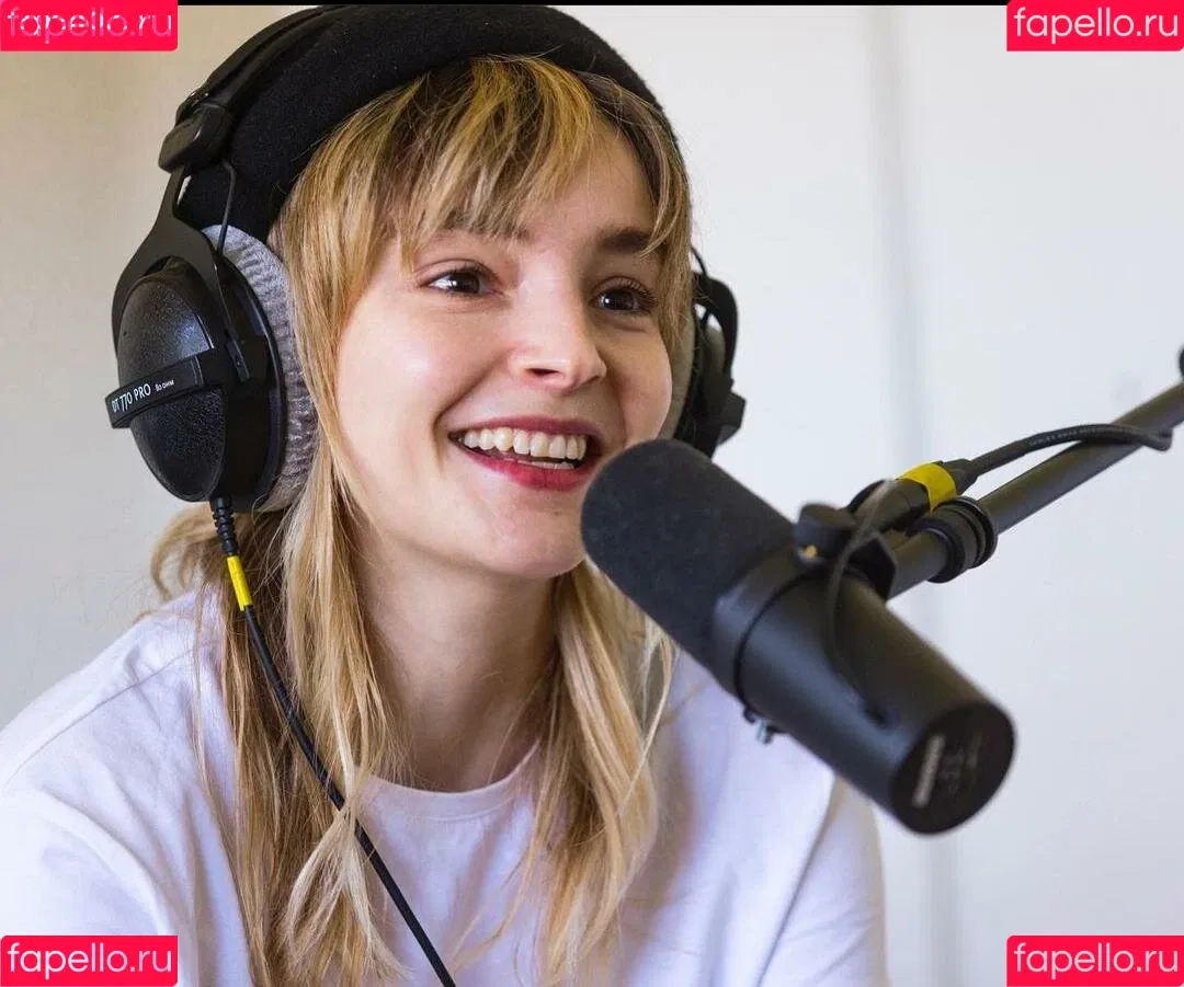 Lauren Mayberry Onlyfans Photo Gallery 