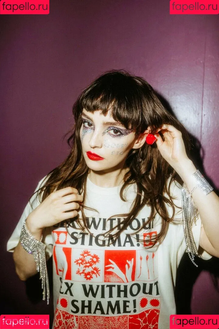 Lauren Mayberry Onlyfans Photo Gallery 