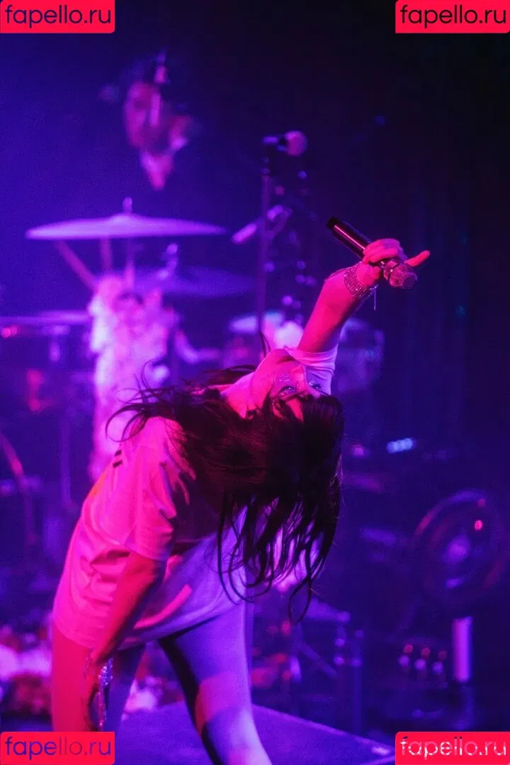 Lauren Mayberry Onlyfans Photo Gallery 