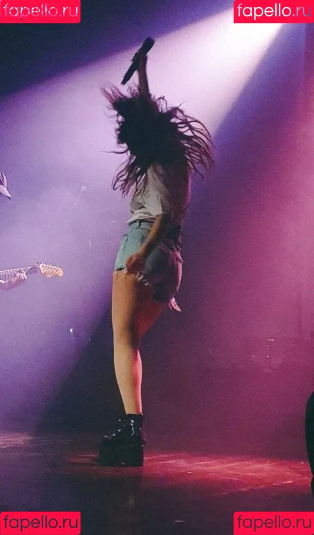 Lauren Mayberry Onlyfans Photo Gallery 