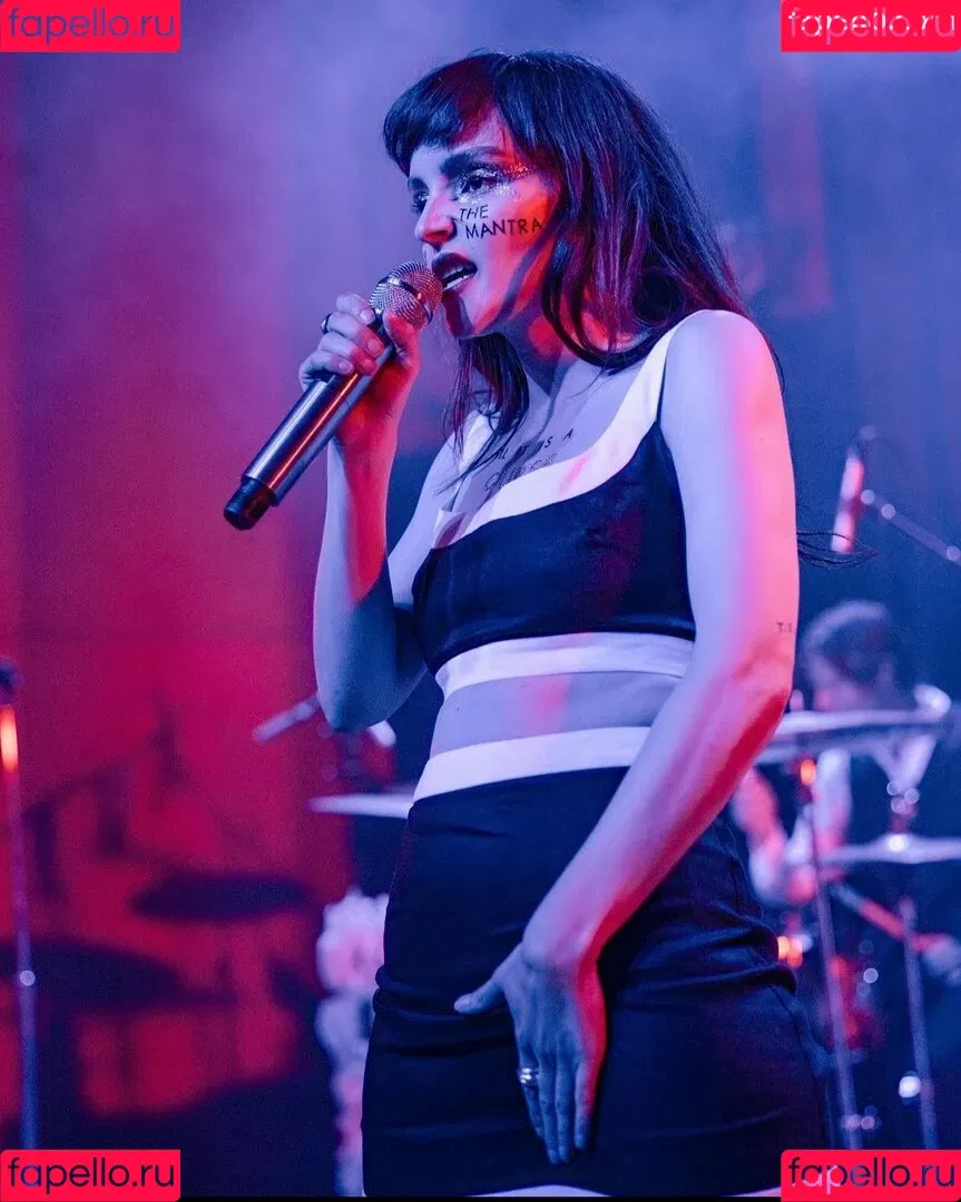 Lauren Mayberry Onlyfans Photo Gallery 