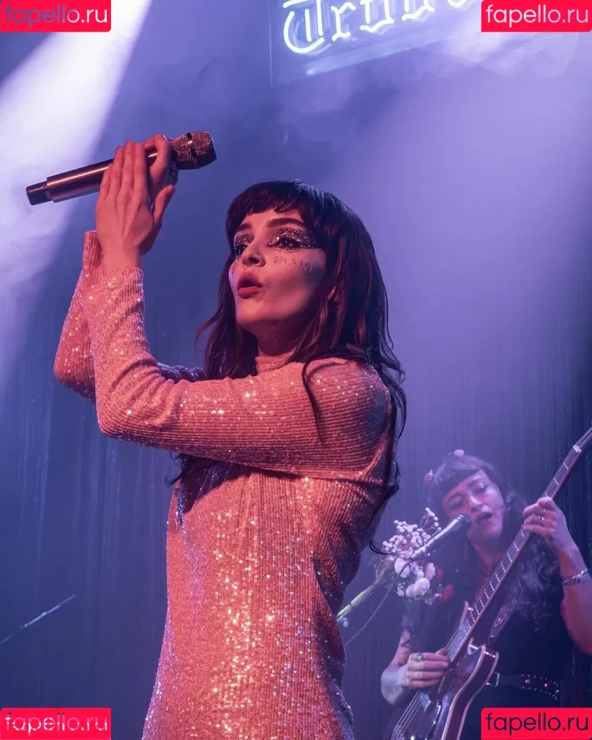 Lauren Mayberry Onlyfans Photo Gallery 