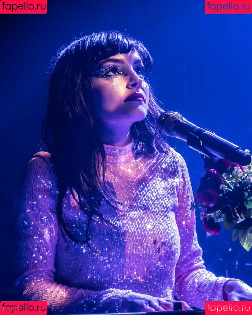 Lauren Mayberry Onlyfans Photo Gallery 