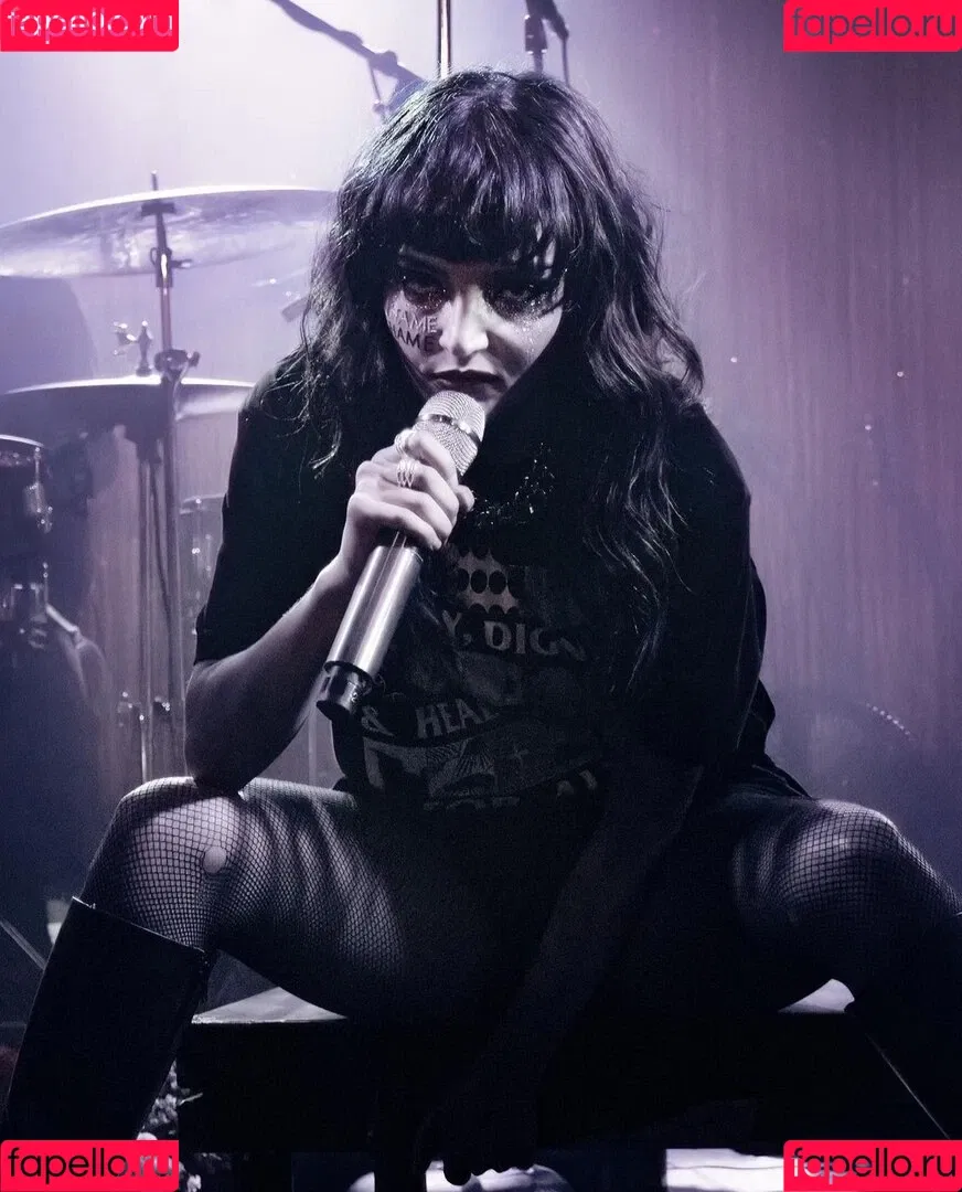 Lauren Mayberry Onlyfans Photo Gallery 