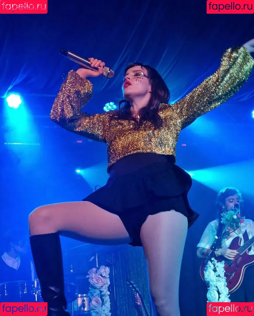 Lauren Mayberry Onlyfans Photo Gallery 