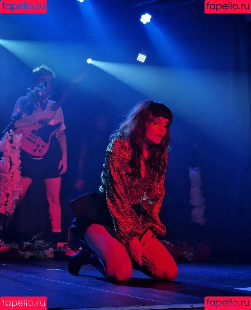 Lauren Mayberry Onlyfans Photo Gallery 
