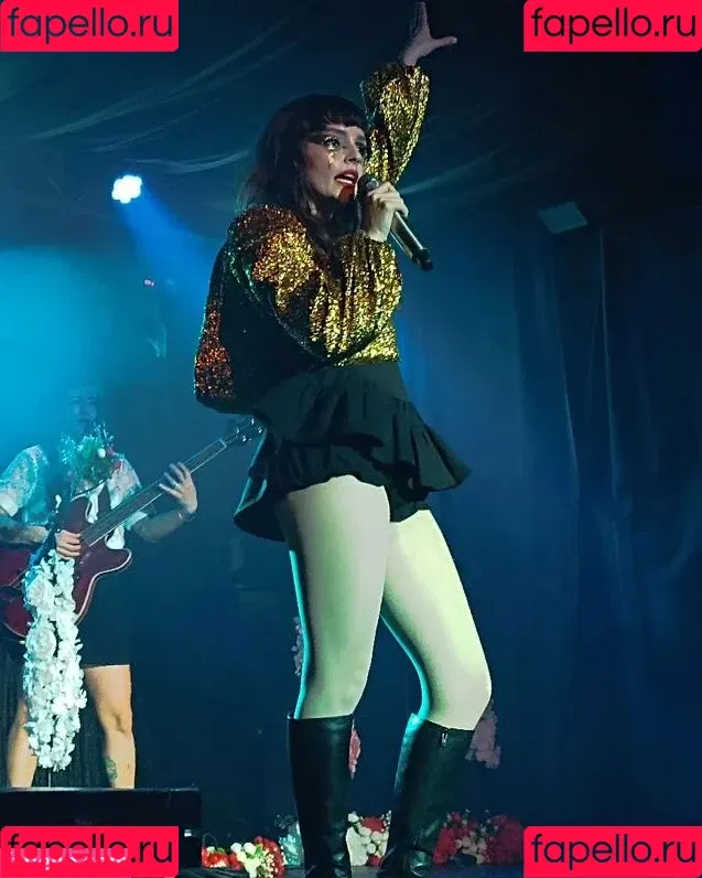 Lauren Mayberry Onlyfans Photo Gallery 