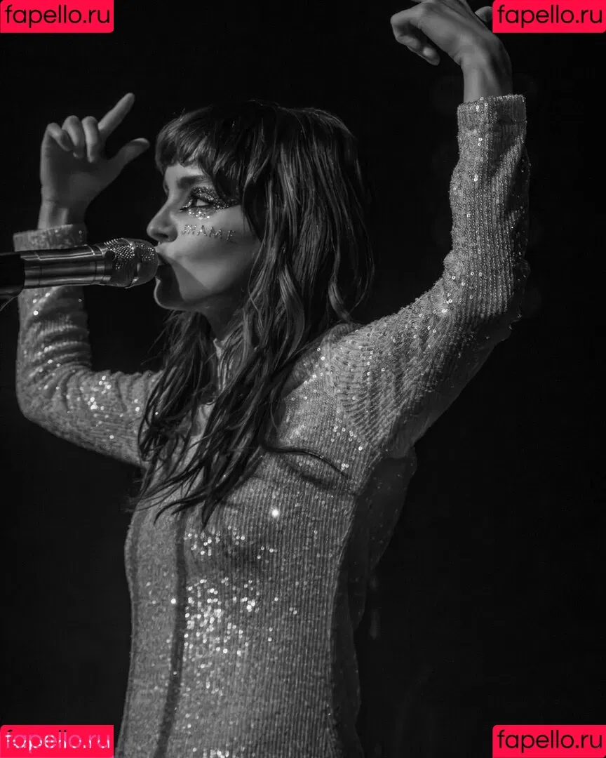 Lauren Mayberry Onlyfans Photo Gallery 