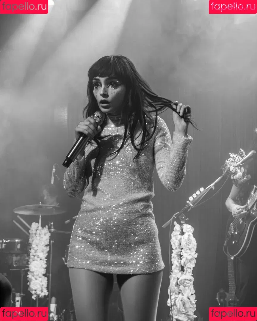 Lauren Mayberry Onlyfans Photo Gallery 