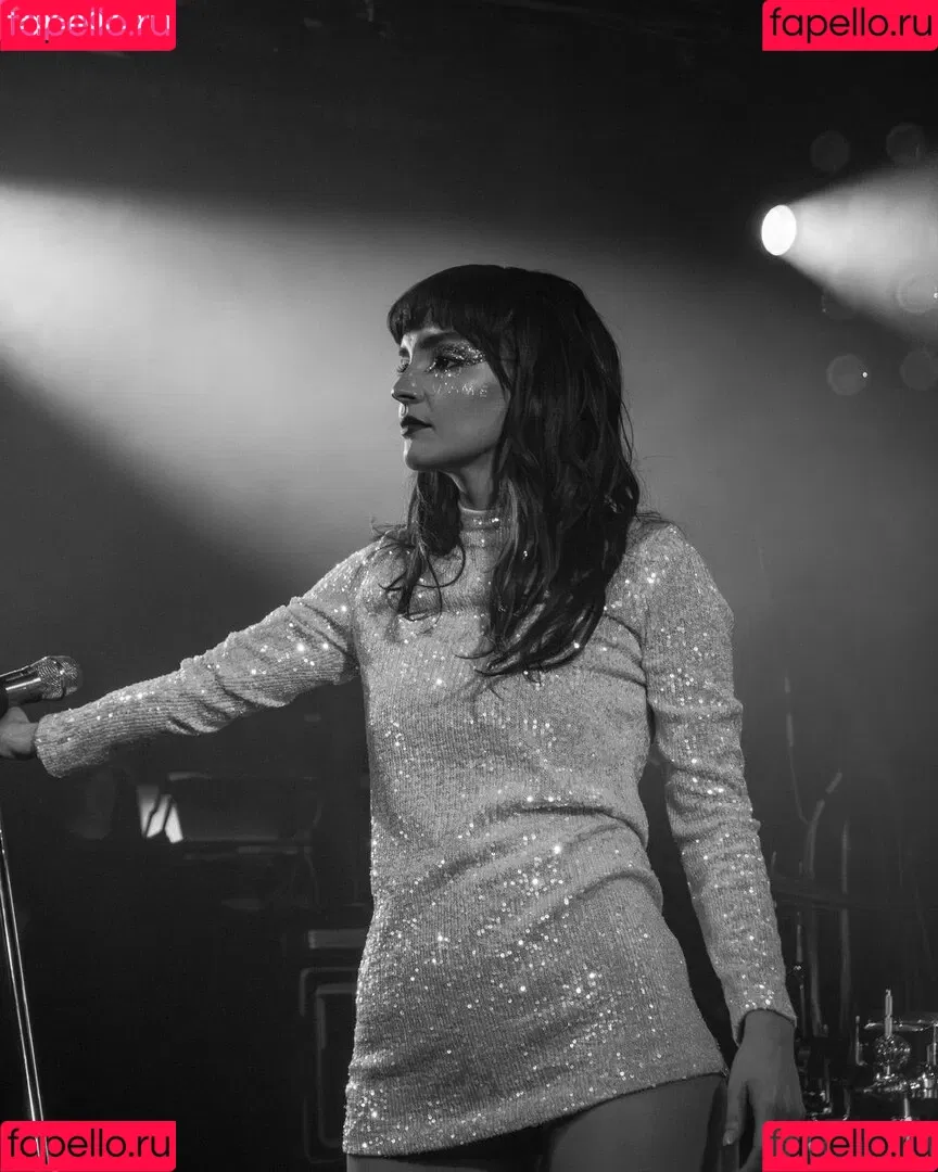 Lauren Mayberry Onlyfans Photo Gallery 