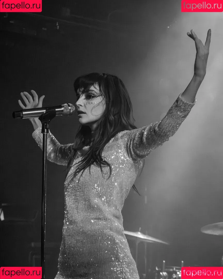 Lauren Mayberry Onlyfans Photo Gallery 