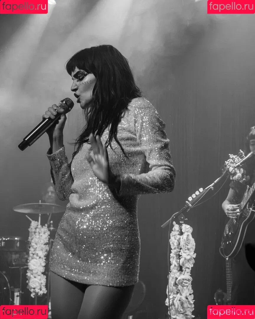 Lauren Mayberry Onlyfans Photo Gallery 