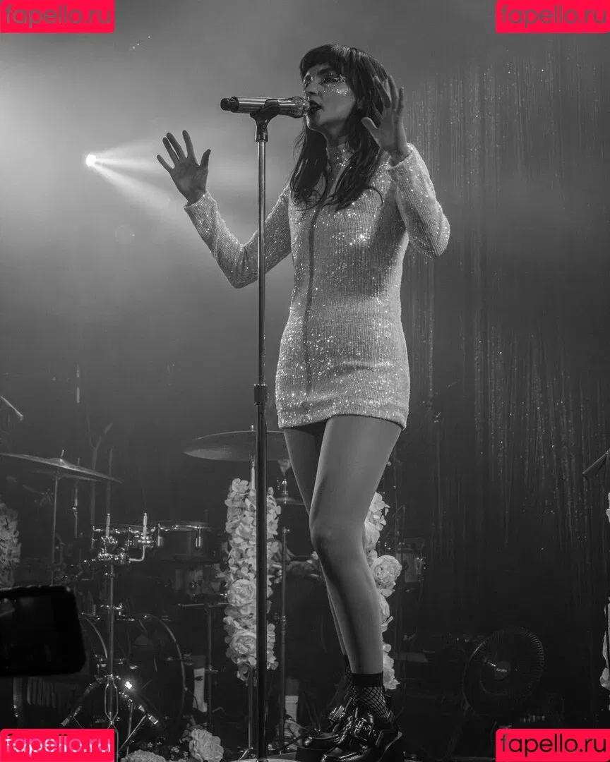 Lauren Mayberry Onlyfans Photo Gallery 