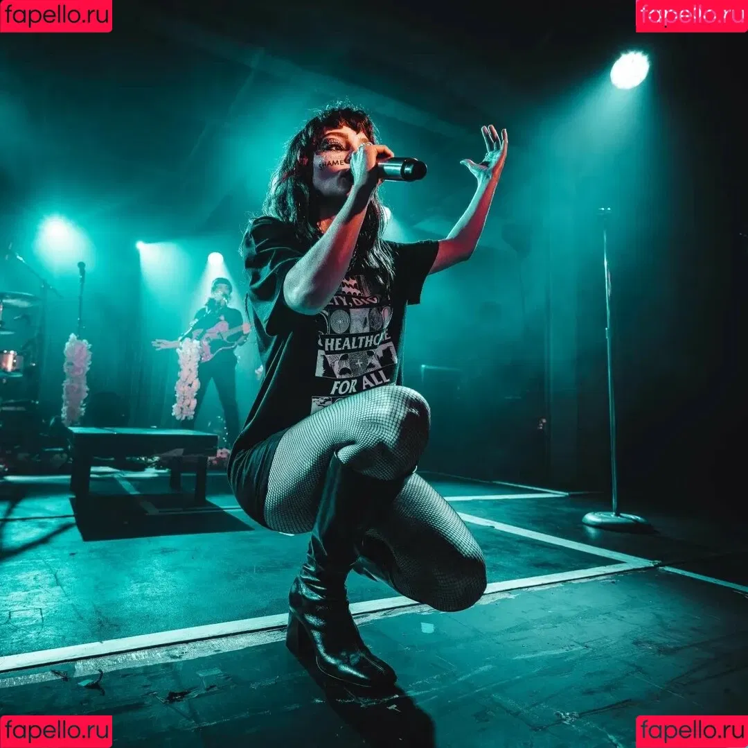 Lauren Mayberry Onlyfans Photo Gallery 