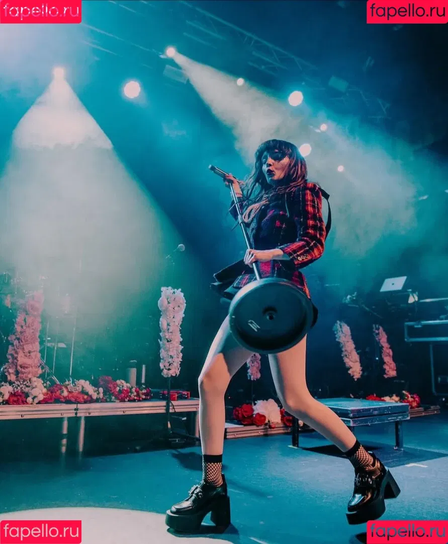 Lauren Mayberry Onlyfans Photo Gallery 