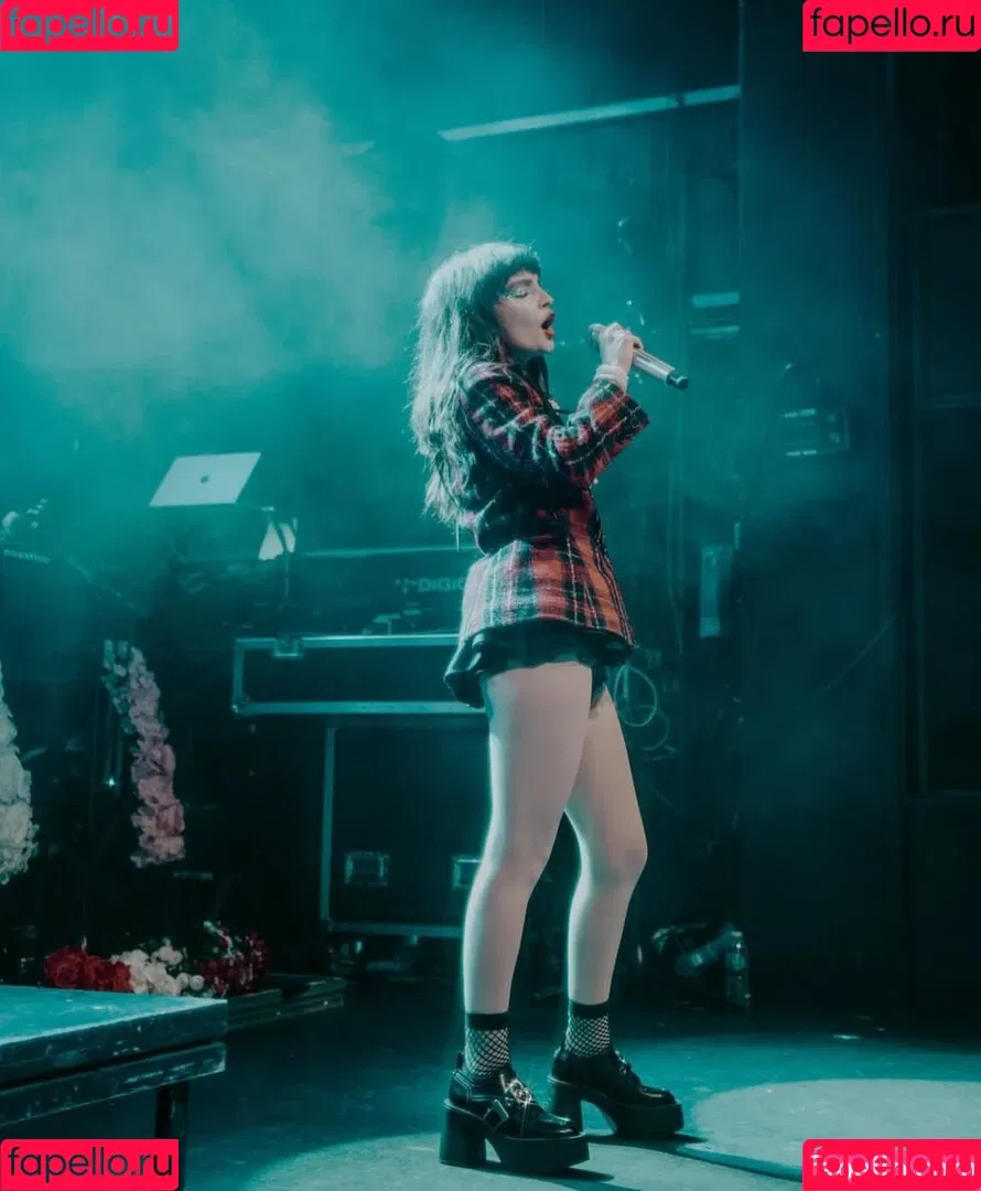 Lauren Mayberry Onlyfans Photo Gallery 