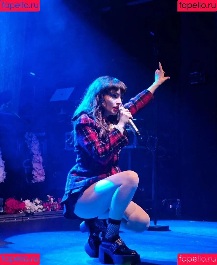 Lauren Mayberry Onlyfans Photo Gallery 