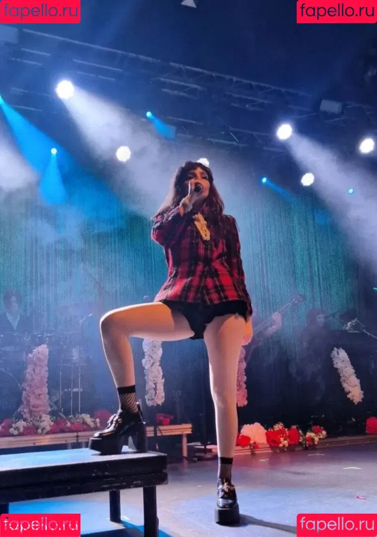 Lauren Mayberry Onlyfans Photo Gallery 