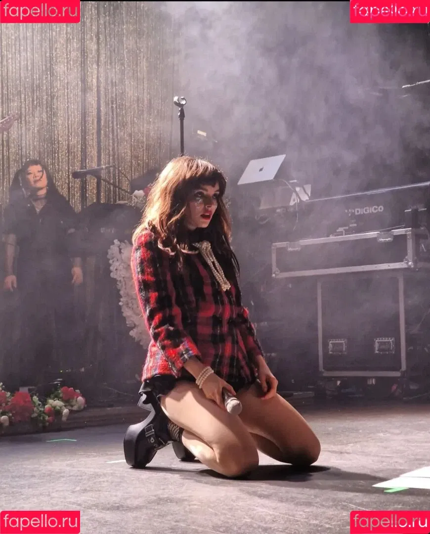 Lauren Mayberry Onlyfans Photo Gallery 
