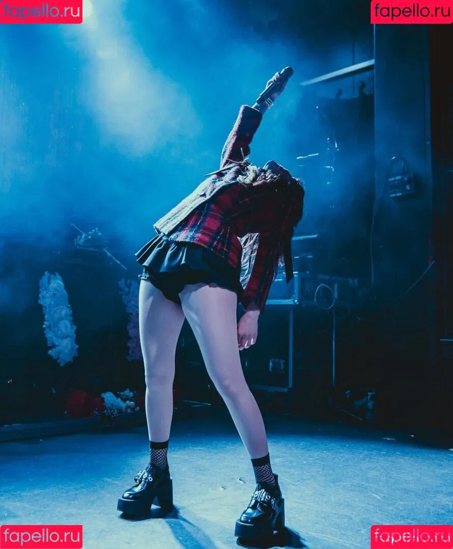 Lauren Mayberry Onlyfans Photo Gallery 
