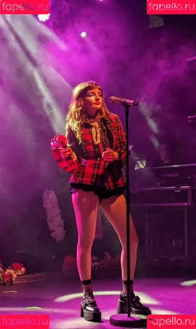 Lauren Mayberry Onlyfans Photo Gallery 