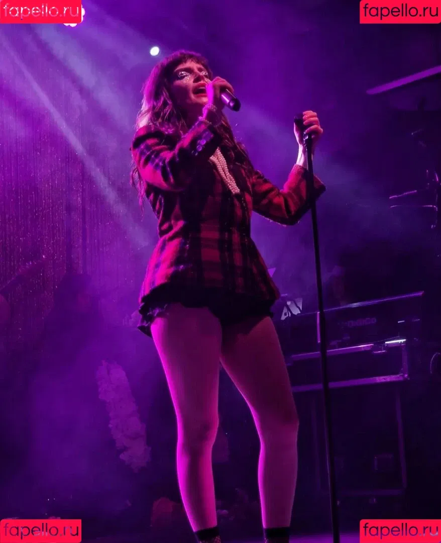 Lauren Mayberry Onlyfans Photo Gallery 