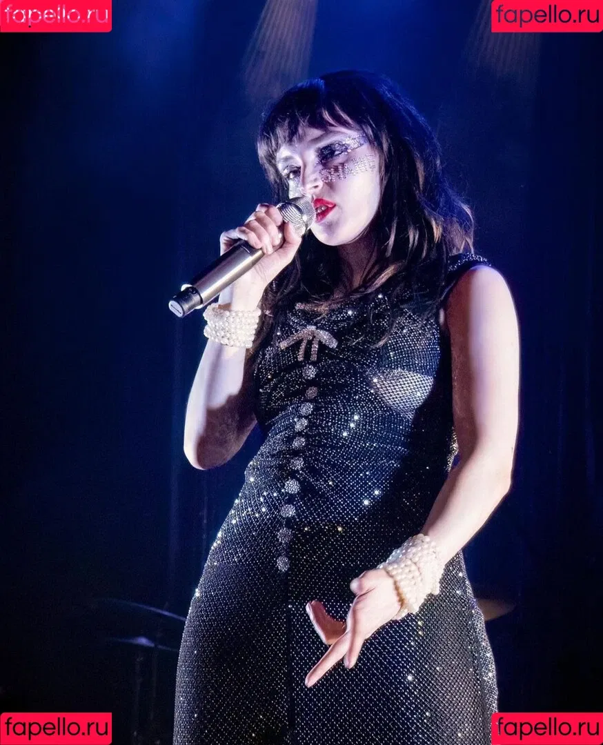 Lauren Mayberry Onlyfans Photo Gallery 