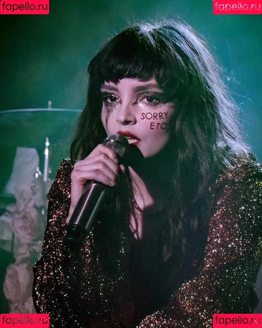 Lauren Mayberry Onlyfans Photo Gallery 