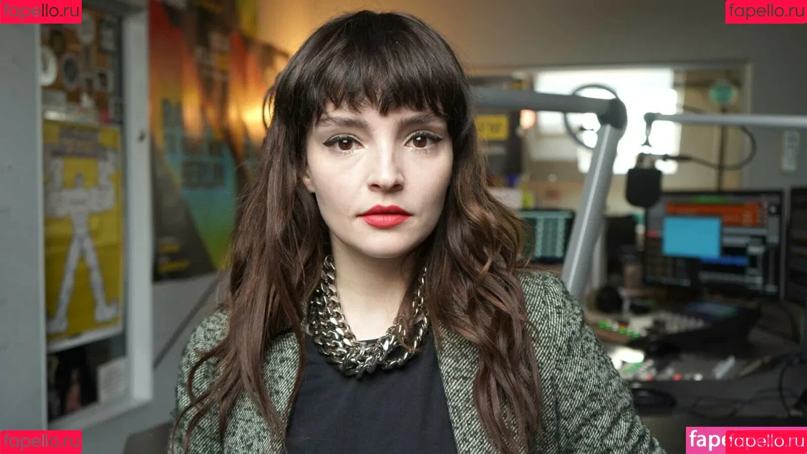 Lauren Mayberry Onlyfans Photo Gallery 