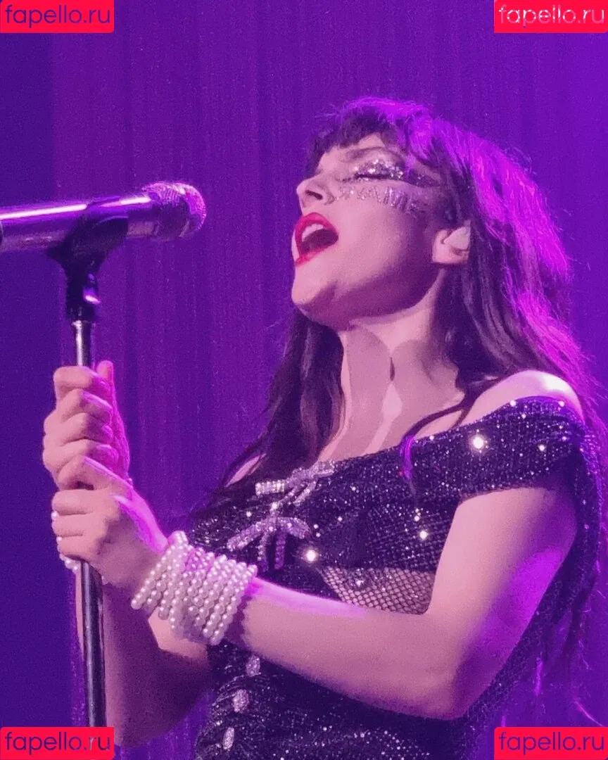 Lauren Mayberry Onlyfans Photo Gallery 