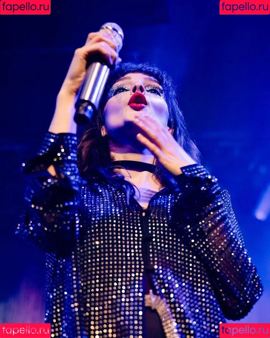 Lauren Mayberry Onlyfans Photo Gallery 