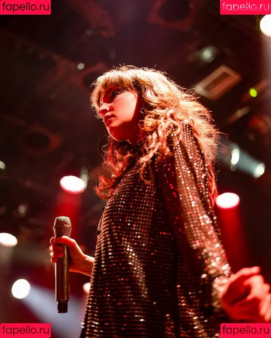 Lauren Mayberry Onlyfans Photo Gallery 