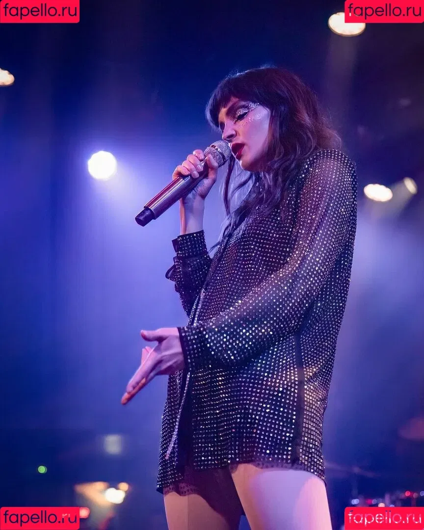 Lauren Mayberry Onlyfans Photo Gallery 