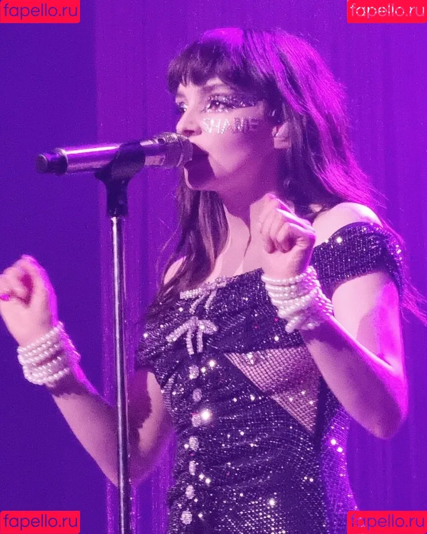 Lauren Mayberry Onlyfans Photo Gallery 