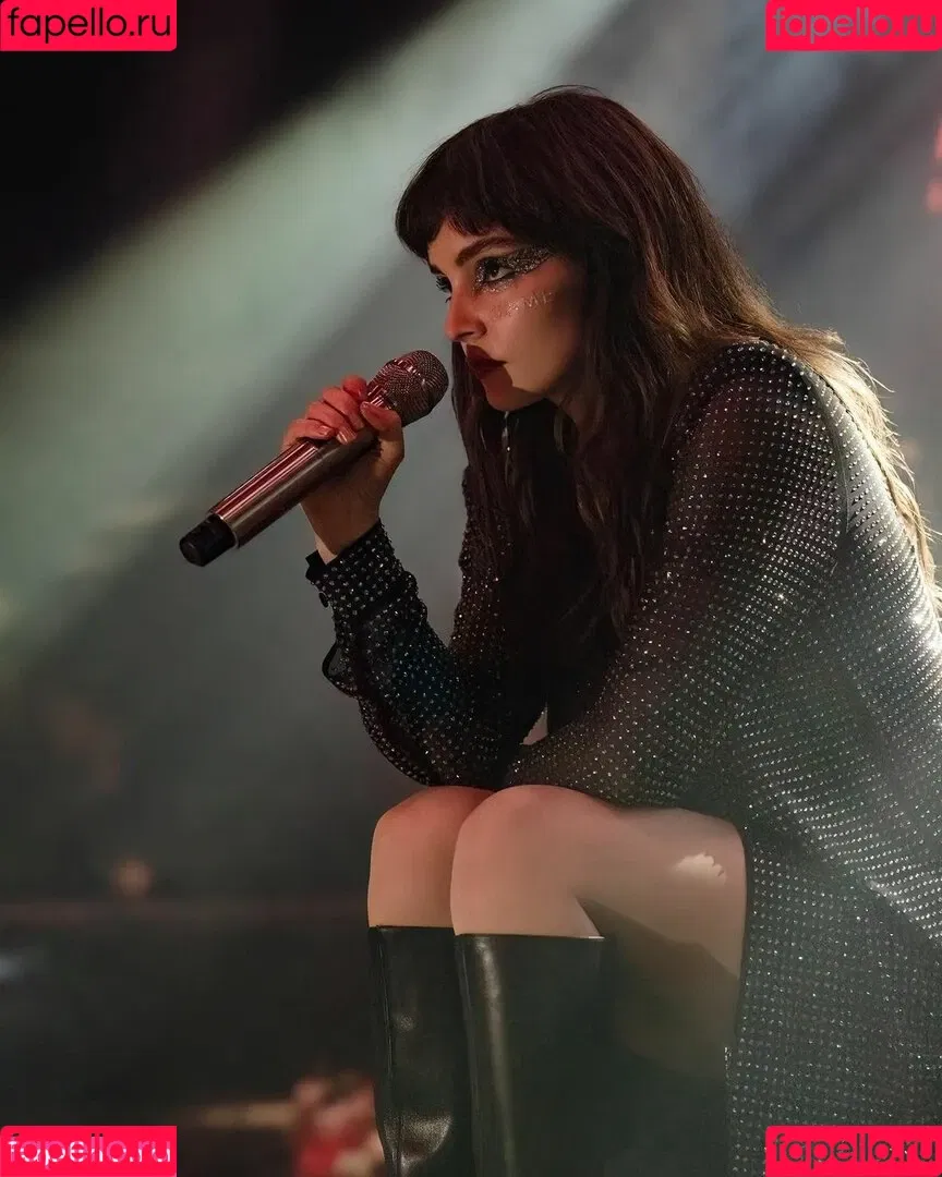 Lauren Mayberry Onlyfans Photo Gallery 