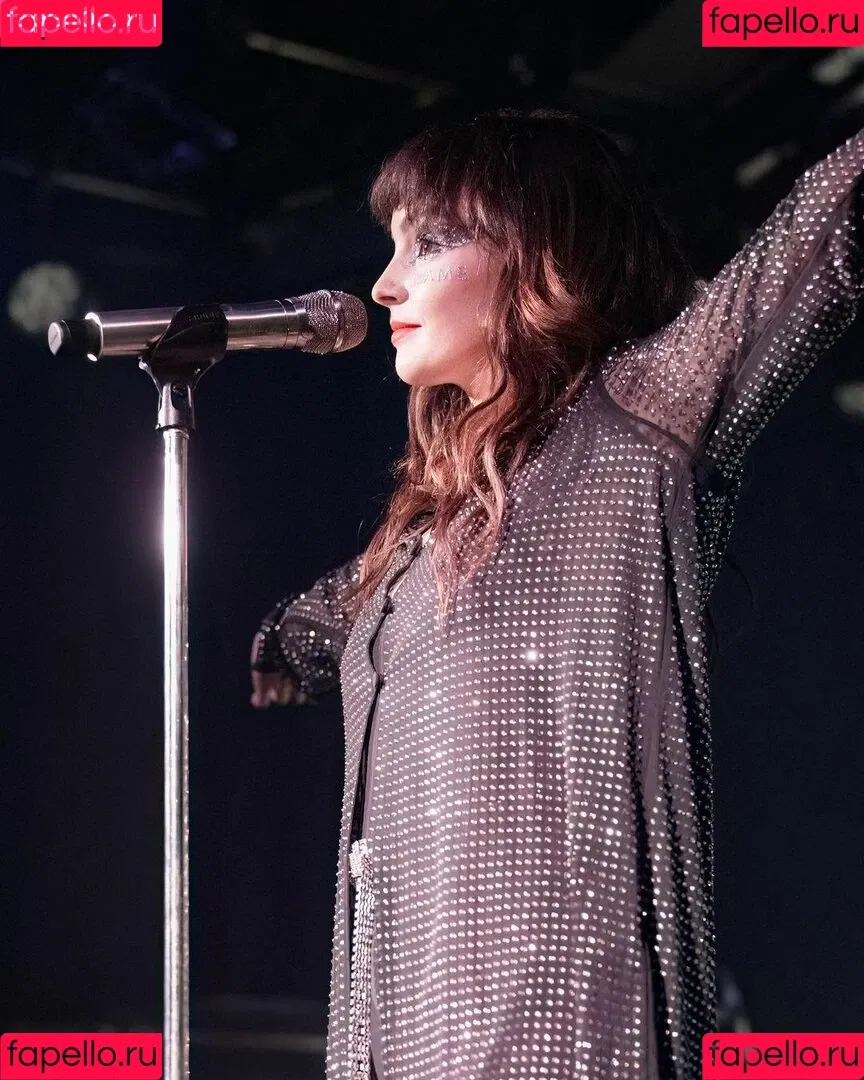 Lauren Mayberry Onlyfans Photo Gallery 