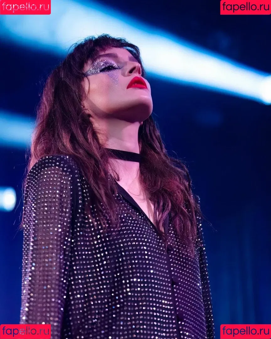Lauren Mayberry Onlyfans Photo Gallery 