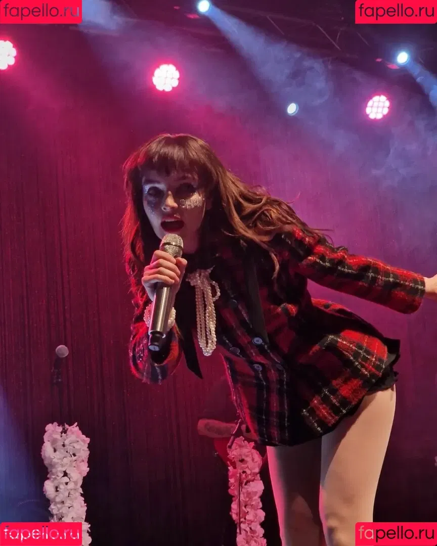 Lauren Mayberry Onlyfans Photo Gallery 