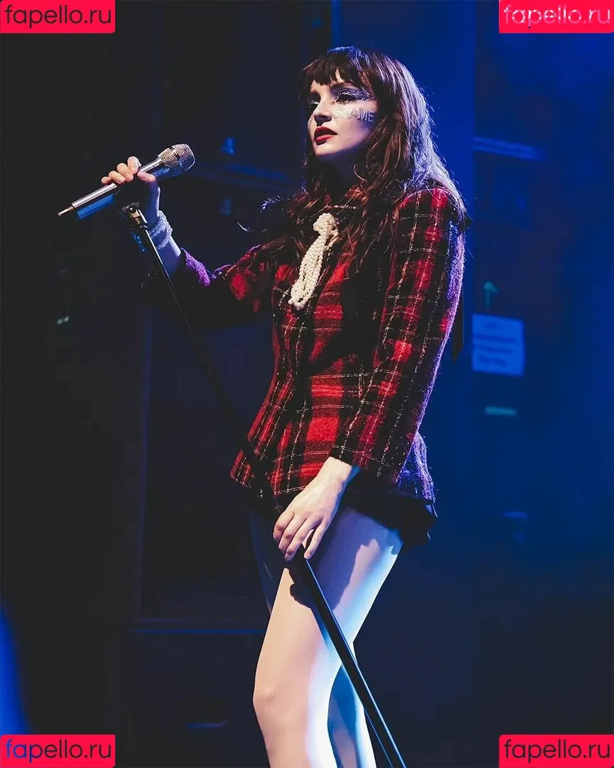 Lauren Mayberry Onlyfans Photo Gallery 